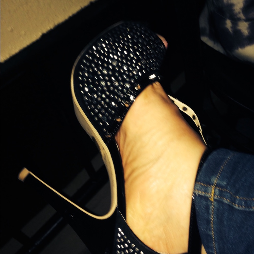 Shoes - Picture 4 of 4